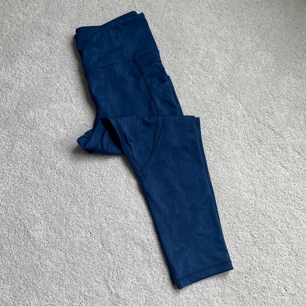 ZYIA • capri navy camo leggings